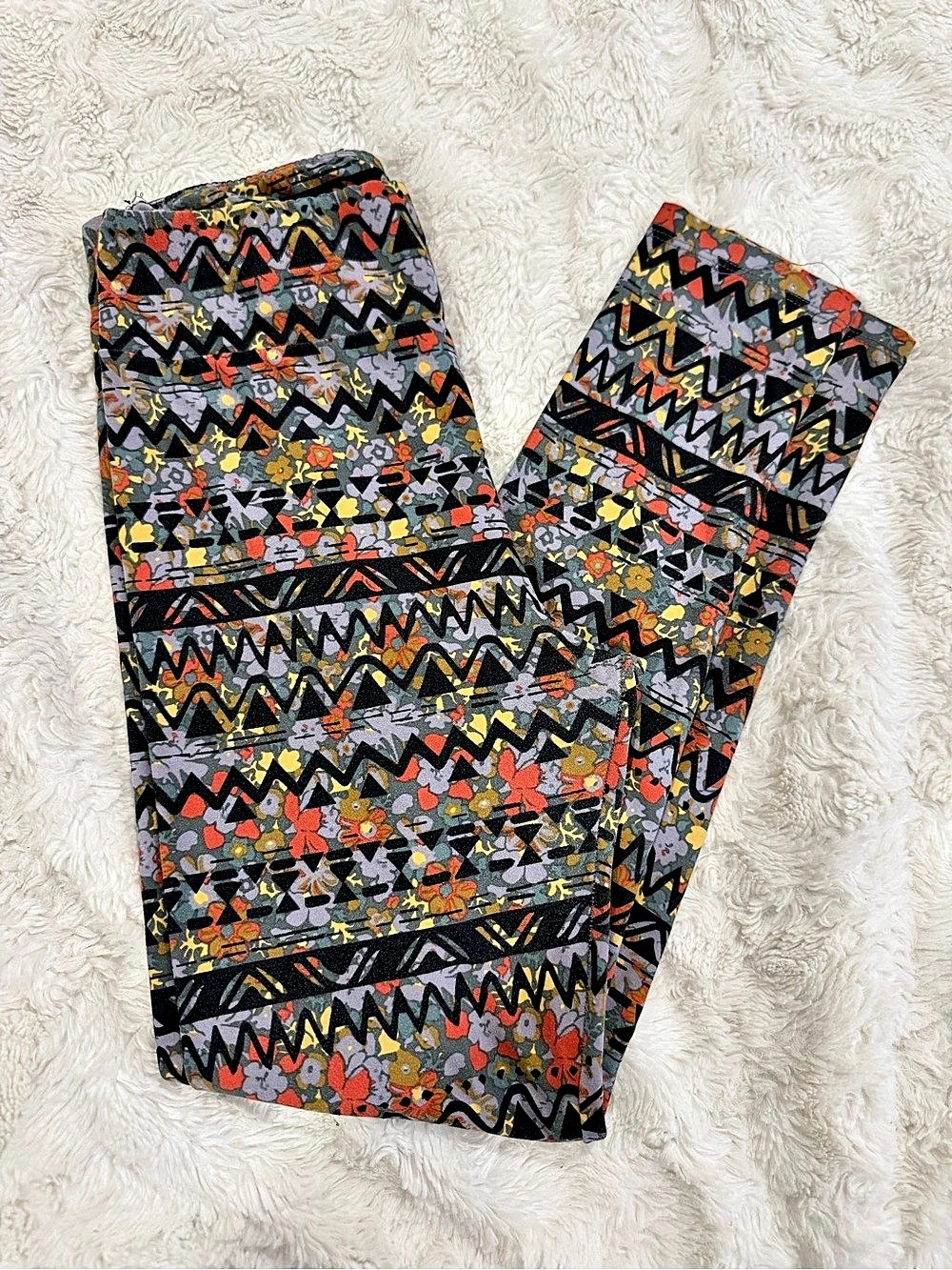 LuLaRoe Leggings Geometric in Black & Multicolor Like New